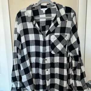 Time and Tru Black and White Plaid Button Down Shirt